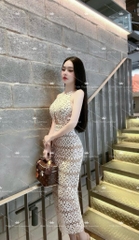 Đầm Ren Body Dài Yếm Khoét Ngực Hở Lưng