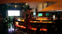 Catwalk Night Spot - New World - 76 Lê Lai