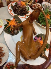 Nhà hàng Hàn Huyên - Số 2 Hồ Biểu Chánh, Quận Phú Nhuận