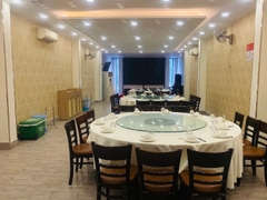 Hồng Phong 雄峯 - 305 Âu Cơ, Quận Tân Phú