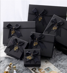 Hộp quà màu đen gắn nơ đựng quà sinh nhật nhiều size