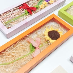 Hộp quà tặng có cửa sổ đựng hoa 3 màu xanh lá, hồng, cam size 35.8x13x3.5 cm
