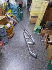 Xe Gạt Bùn Đất Trong Mài Sàn, Gạt Nước Sân Tennis - Khung Nhôm Phủ Sơn Tĩnh Điện D30mm - Đế Gặt Xốp EVA - 2 Bánh Xe Cao Su - Dài 1400mm x Cao 900mm