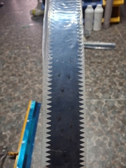 Bàn cào thép dài 56cm + 1 Lược răng cưa 5mm. Thi công sơn Epoxy, chống thấm polyurethane, vữa tự san phẳng