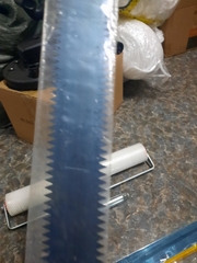 Bàn cào thép dài 56cm + 1 Lược răng cưa 5mm. Thi công sơn Epoxy, chống thấm polyurethane, vữa tự san phẳng