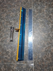 Bàn cào thép dài 56cm + 1 Lược răng cưa 5mm. Thi công sơn Epoxy, chống thấm polyurethane, vữa tự san phẳng