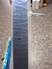 Lược cào sơn dài 56cm. Răng lược 0 đến 5mm. Lắp bàn cào thép dài 56cm. Thi công sơn Epoxy, chống thấm polyurethane, vữa tự san phẳng