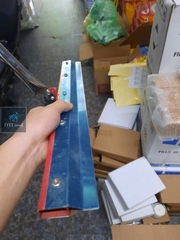 Bàn cào thép dài 56cm + 1 Lược răng cưa 3mm. Thi công sơn Epoxy, chống thấm polyurethane, vữa tự san phẳng