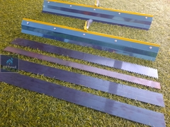 Bàn cào thép dài 56cm + 1 Lược răng cưa 1mm. Thi công sơn Epoxy, chống thấm polyurethane, vữa tự san phẳng