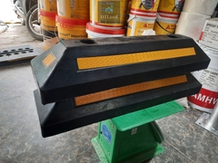 Chặn lùi cao su 560x160x100mm. Kích thước dài 560mm x rộng 160mm x cao 100mm SDTL