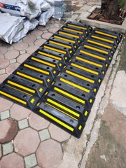 Chặn lùi cao su 560x160x100mm. Kích thước dài 560mm x rộng 160mm x cao 100mm SDTL
