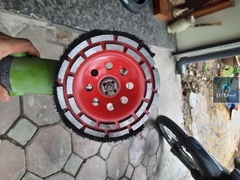 Chụp hút bụi lắp máy mài cầm tay D125mm. Ngăn bụi khi thi công mài, có khay tháo lắp khi mài góc chân tường