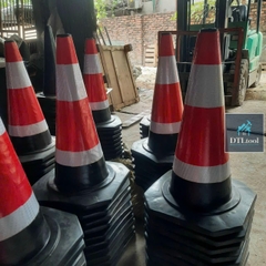 Cọc tiêu cao su Trắng - Đỏ 600x320x320mm
