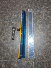 Bàn cào thép dài 56cm + 1 Lược răng cưa 1mm. Thi công sơn Epoxy, chống thấm polyurethane, vữa tự san phẳng