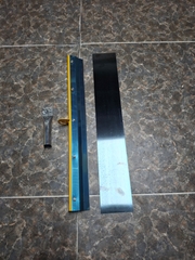 Bàn cào thép dài 56cm + 1 Lưỡi phẳng. Thi công sơn Epoxy, chống thấm polyurethane, vữa tự san phẳng