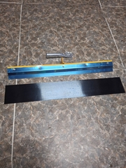 Bàn cào thép dài 56cm + 1 Lưỡi phẳng. Thi công sơn Epoxy, chống thấm polyurethane, vữa tự san phẳng