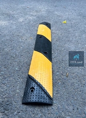 Gờ giảm tốc cao su 1000x150x30mm + Rãnh luồn dây gầm 20x20mm