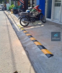 Gờ giảm tốc cao su 1000x150x30mm + Rãnh luồn dây gầm 20x20mm