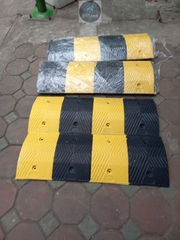 Gờ giảm tốc cao su 1000x350x50mm (DxRxC). Model ADTL