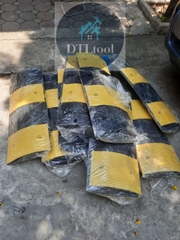 Gờ giảm tốc cao su 1000x350x50mm (DxRxC). Model ADTL
