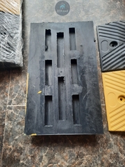 Gờ giảm tốc cao su 500x300x40mm (DxRxC) - Model ADTL