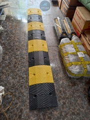 Gờ giảm tốc cao su 500x300x40mm (DxRxC) - Model ADTL