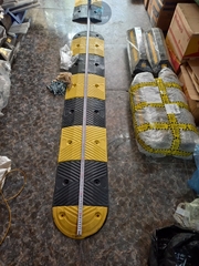 Gờ giảm tốc cao su 500x300x40mm (DxRxC) - Model ADTL