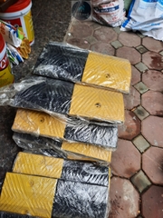 Gờ giảm tốc cao su 500x300x40mm (DxRxC) - Model ADTL