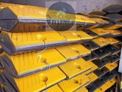 Gờ giảm tốc thép đúc kích thước 250x300x50mm (DxRxC). Chịu tải 100 tấn đến Max 180 tấn