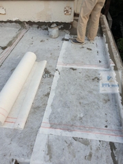 Màng chống thấm PPE 3 lớp LDTL dày 0.6mm, khổ rộng 1.2m, tỷ trọng 220g. Màng chống thấm cao cấp, có cấu tạo 3 lớp. Màng chống thấm Polypropylene Elastomer