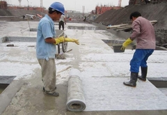 Màng chống thấm PPE 3 lớp KDTL dày ~0.4mm, khổ rộng 1.2m, tỷ trọng ~230g. Màng chống thấm cao cấp, có cấu tạo 3 lớp. Màng chống thấm Polypropylene Elastomer