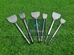 Mũi đục dẹt ~ 8cm, dài 28cm, chuôi 14ly. Lắp máy vừa khoan vừa đục phổ thông