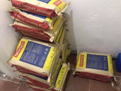 Neomax Leveling 81 - Vữa tự san bằng, hai thành phần, xi măng và nhựa polymer