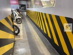 Nippon Reflective Road Line Đen 5 Lít - Sơn kẻ vạch, sơn giao thông gốc Acrylic mau khô màu Đen