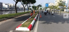 Nippon Reflective Road Line Đỏ 5 Lít - Sơn kẻ vạch, sơn giao thông gốc Acrylic mau khô màu Đỏ