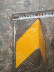 Thanh ốp góc kích thước 1000x100x10mm Vuông. Dán Decal mịn phản quang cao cấp. Bảo vệ góc tường, góc cột. Bao phụ kiện lắp đặt