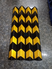 Thanh ốp góc Kích thước 1000x100x10mm Vuông. Dán Decal 3M tổ ong phản quang cao cấp. Bảo vệ góc tường, góc cột. Bao phụ kiện lắp đặt