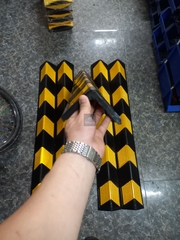 Thanh ốp góc Kích thước 1000x100x10mm Vuông. Dán Decal 3M tổ ong phản quang cao cấp. Bảo vệ góc tường, góc cột. Bao phụ kiện lắp đặt