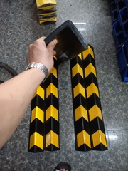 Thanh ốp góc Kích thước 1000x100x10mm Vuông. Dán Decal 3M tổ ong phản quang cao cấp. Bảo vệ góc tường, góc cột. Bao phụ kiện lắp đặt