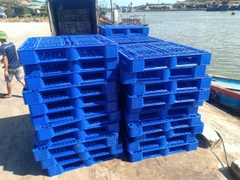 Pallet nhựa 1100x1100x150mm - Tải trọng 1100-2200Kg - Xanh dương - BPG110.110.OP09-1