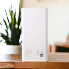 Sạc dự phòng có dây Pisen Mr White Digital 10000mAh TP D33 màu trắng