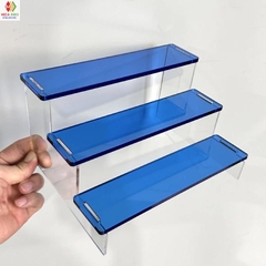 Kệ mica xuyên sáng trưng bày sản phẩm, nhiều màu sắc