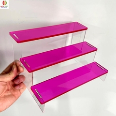 Kệ mica xuyên sáng trưng bày sản phẩm, nhiều màu sắc