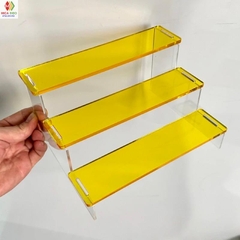 Kệ mica xuyên sáng trưng bày sản phẩm, nhiều màu sắc