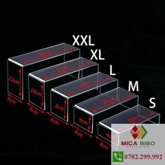 Dày 4mm - Kệ mica chữ U trưng bày Mỹ Phẩm, Trang Sức, Búp Bê, Nhân Vật, bánh