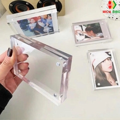 Khung ảnh acrylic trong suốt đứng được sáng tạo
