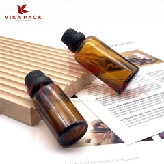 CHAI THỦY TINH ĐỰNG TINH DẦU MÀU NÂU NẮP NHỰA ĐEN TO