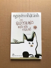 Có hai con mèo ngồi bên cửa sổ