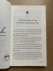 Anh ấy đã không nắm tay tôi