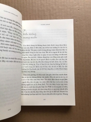 Giữa Hai Vương Quốc